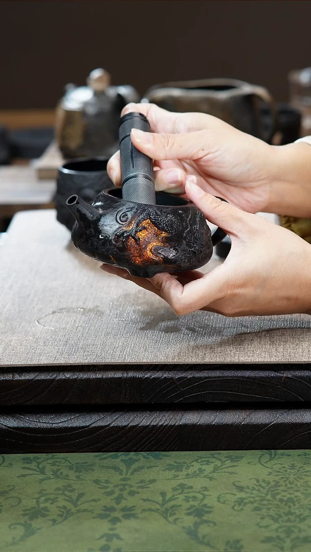 中式归玉堂冰碛岩重工雕刻龙石瓢壶