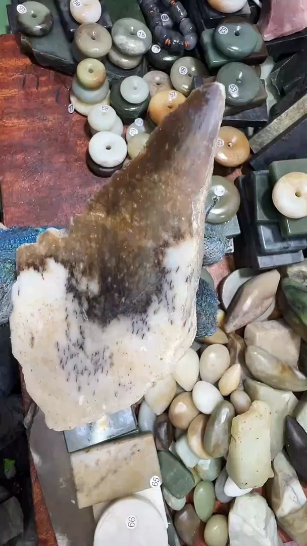 未镶嵌和田玉珠宝半成品1