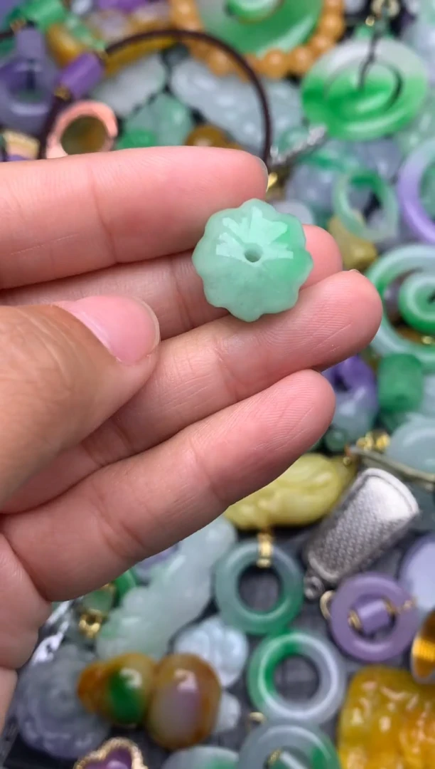 颈饰未镶嵌翡翠缅甸翡翠吊坠