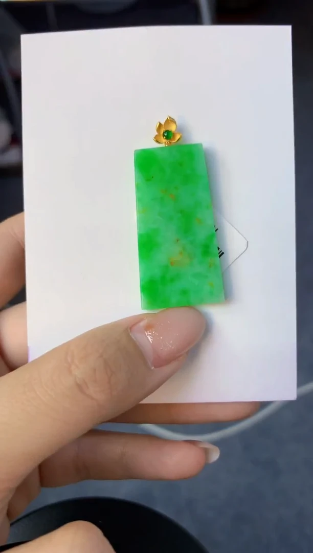 颈饰18K金镶嵌翡翠天然缅甸a货翡翠百元以上9元证书费自理