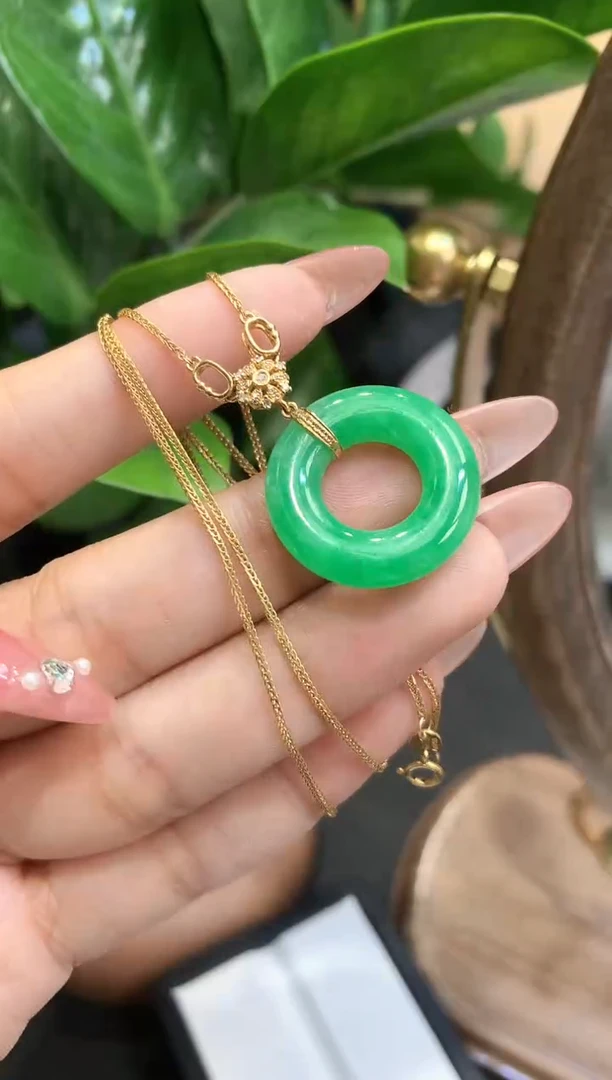 18K金镶嵌挂件翡翠甜甜圈套链