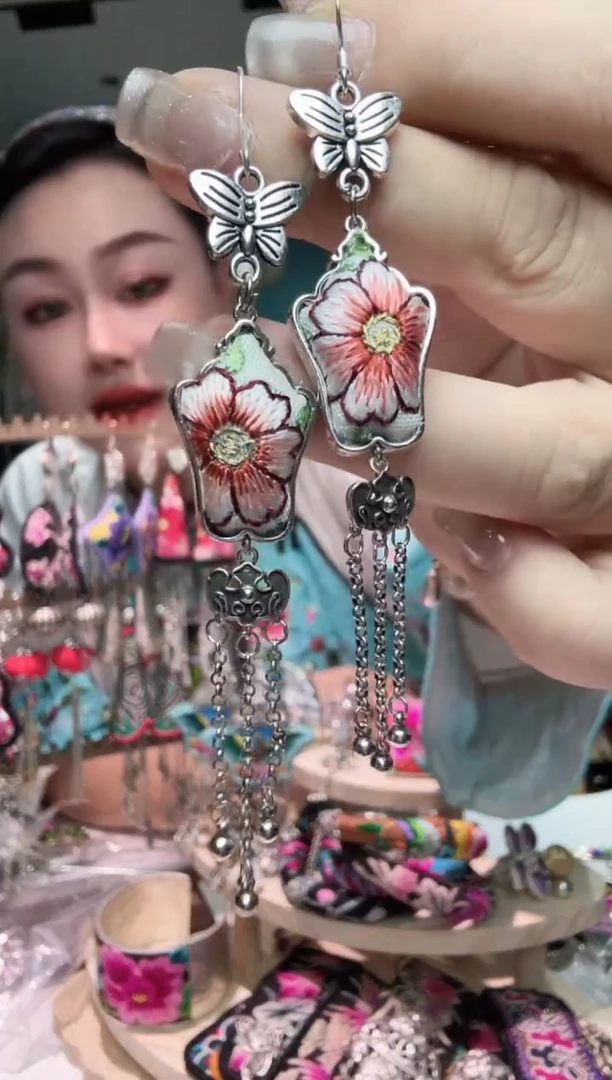 刺绣纯手工苗绣非遗耳环