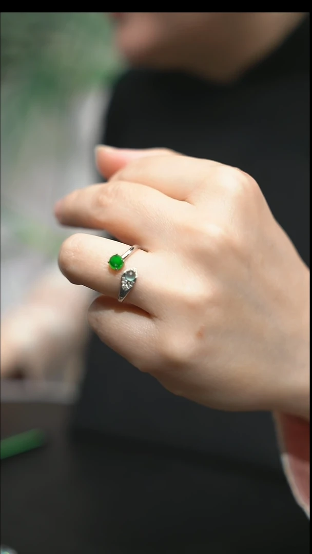 颈饰银S925镶嵌翡翠戒指