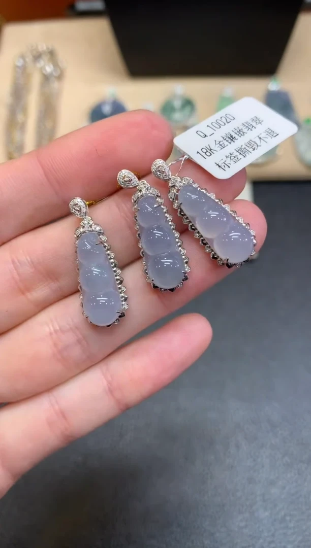 【闪购商品】翡翠颈饰18K金镶嵌福豆【无服务费】【多样性发其一】