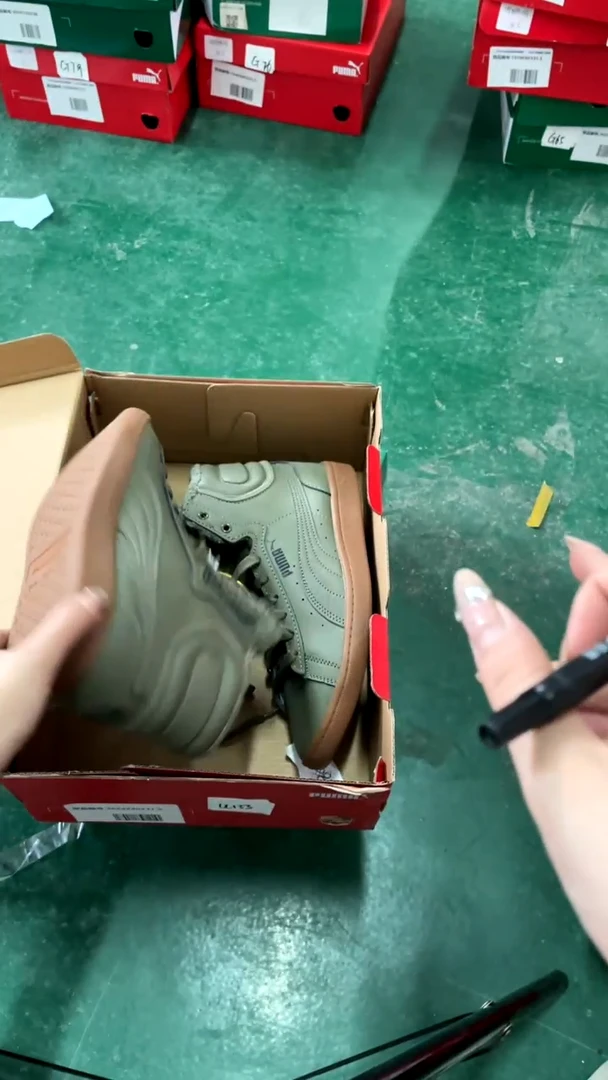 彪马时尚休闲运动鞋37.5M   P129