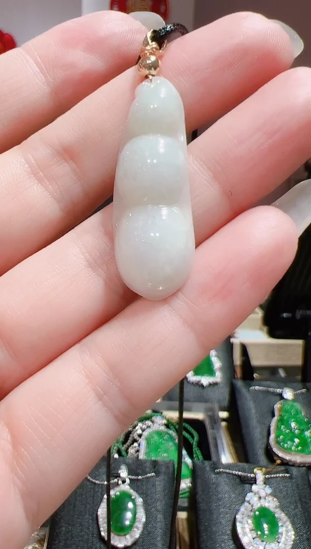 翡翠未镶嵌颈饰202560387