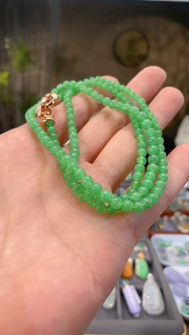 吊坠(不含链)未镶嵌翡翠珠串一条
