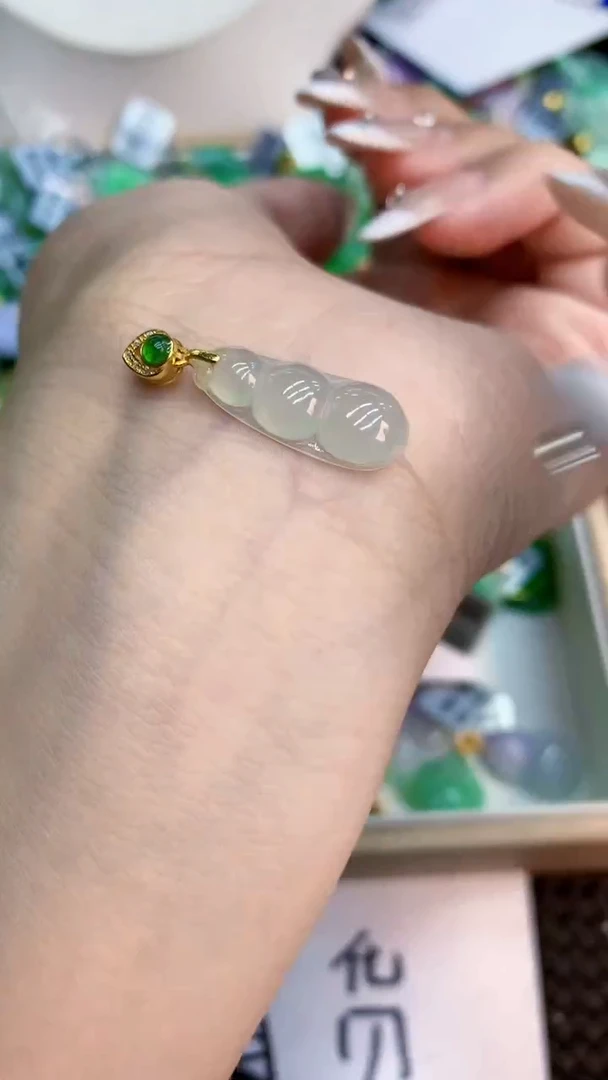 翡翠未镶嵌吊坠(不含链)1