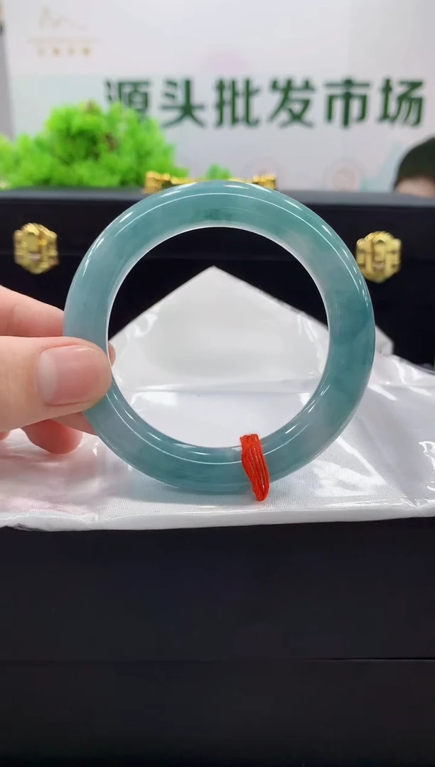 翡翠手镯未镶嵌手镯