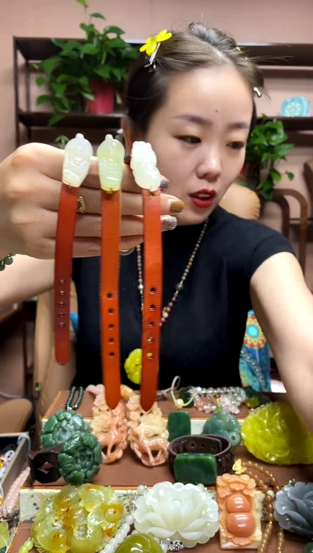 未镶嵌岫玉吊坠多样性发货发其中之一