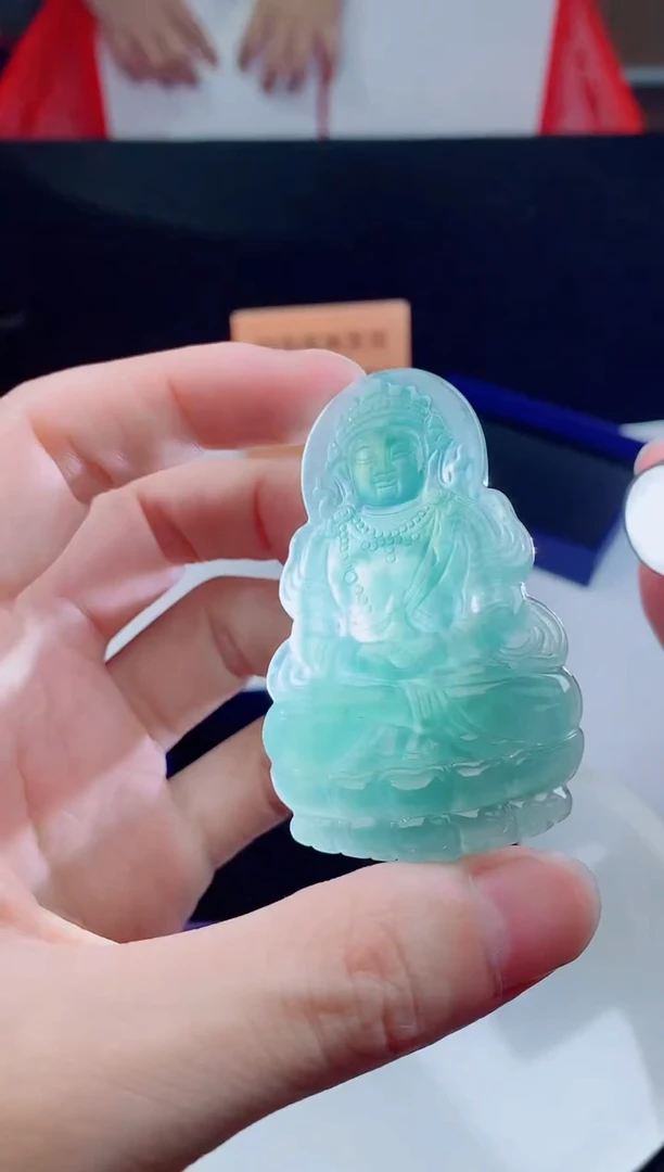 颈饰未镶嵌翡翠  `