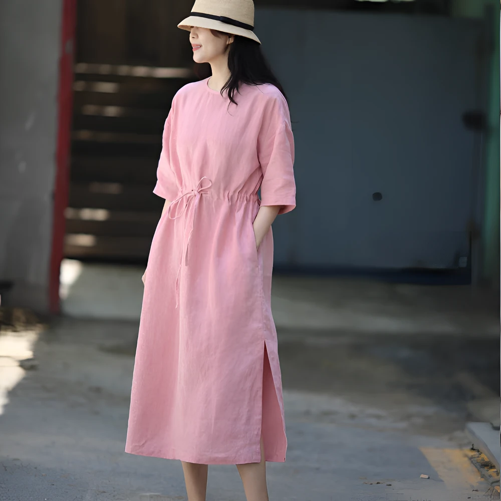 2025夏新款设计感高端落肩袖抽绳腰圆领宽松极简开衩亚麻连衣裙女