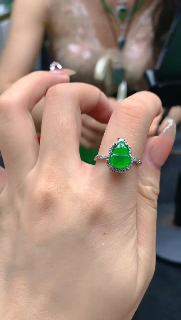 翡翠未镶嵌颈饰天然A货翡翠