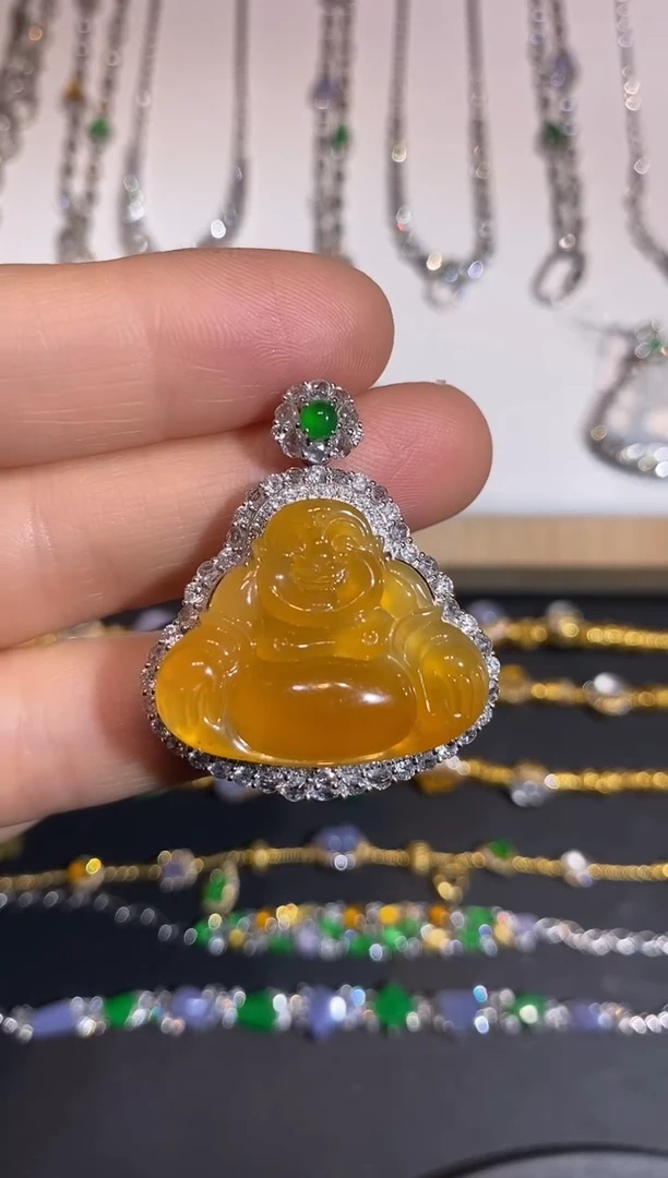 颈饰18K金镶嵌翡翠吊坠