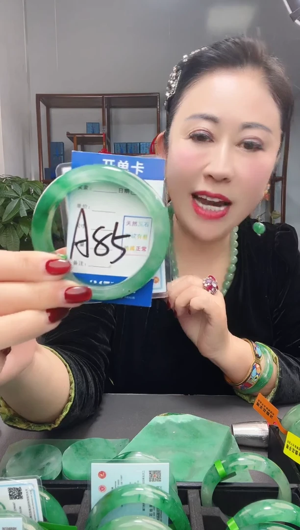 【闪购商品】石英质玉手镯未镶嵌1