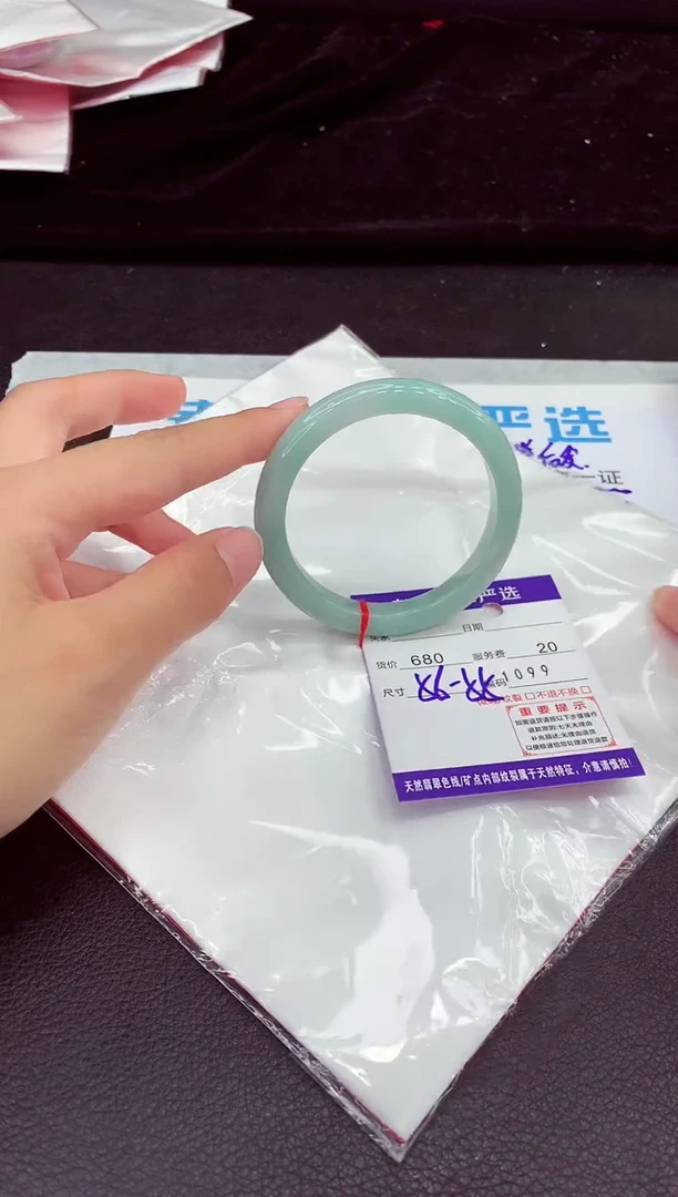 翡翠手镯未镶嵌1