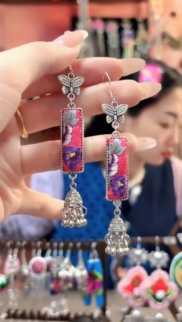 织绣云织谣民族风精美饰品  380