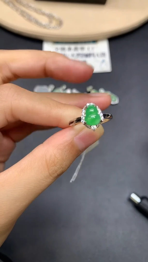 翡翠戒指银S925镶嵌葫芦【无服务费】
