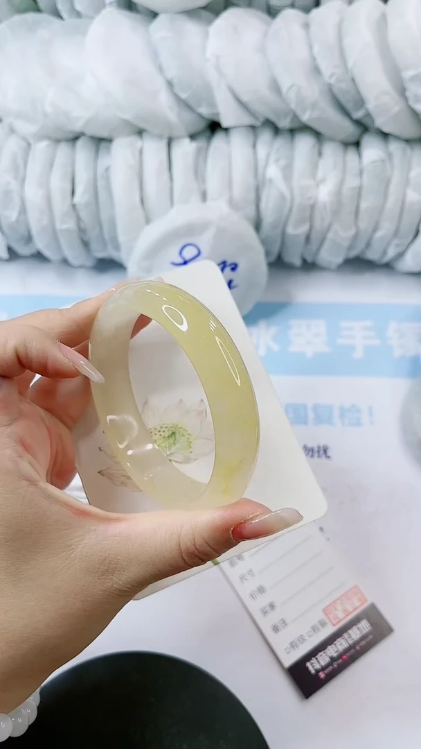 【闪购商品】石英质玉手镯未镶嵌0649311347-62多样性发货