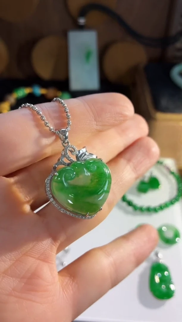 吊坠(不含链)18K金镶嵌翡翠吊坠