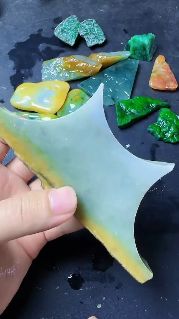 翡翠挂件未镶嵌008翡翠