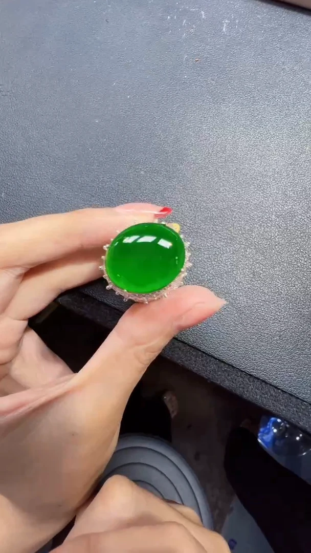 未镶嵌定制翡翠翡翠A货有轻微色差属于正常现象，蛋面多样性发货1
