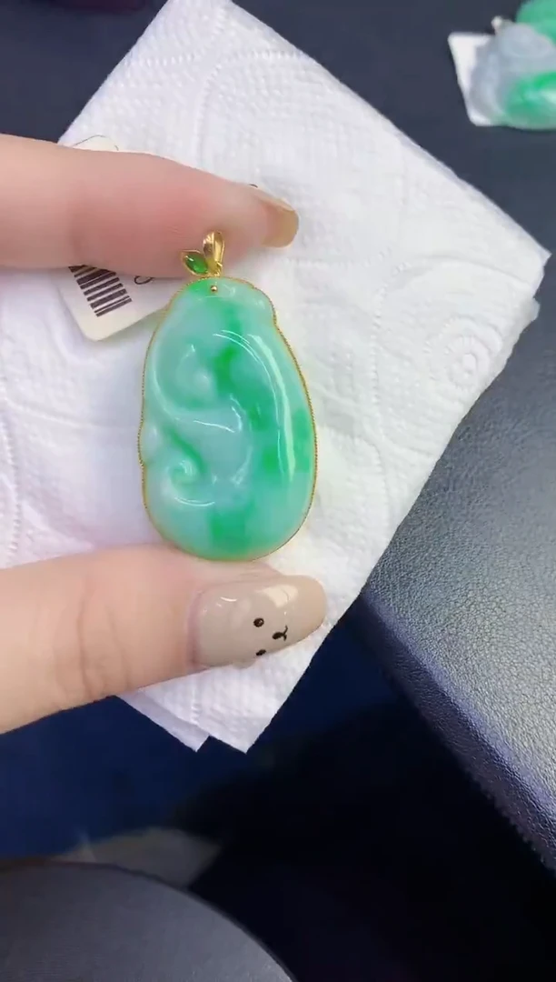 颈饰18K金镶嵌翡翠缅甸天然翡翠A货