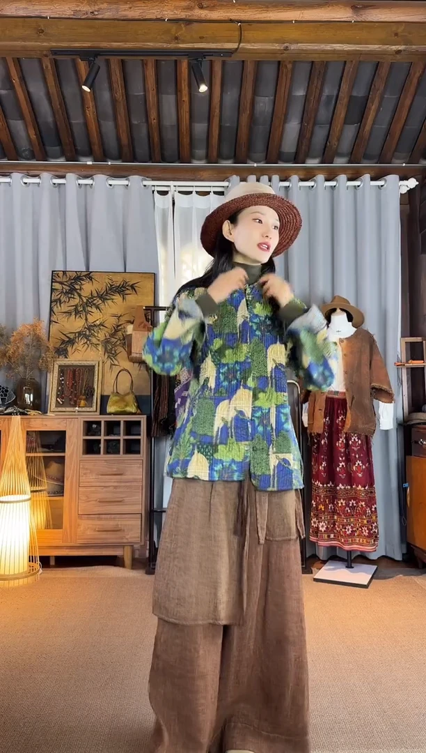 设计师款蓝绿棉服