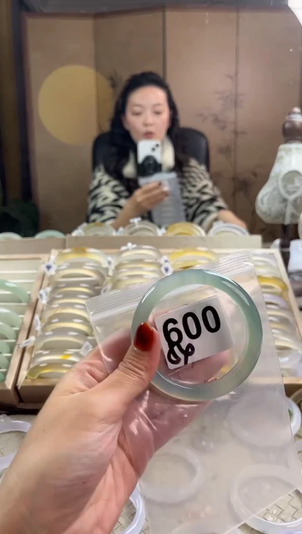 手镯玛瑙/玉髓未镶嵌600