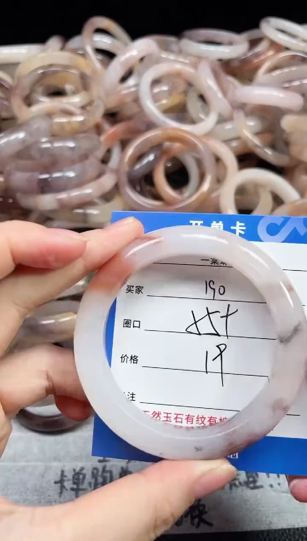 未镶嵌石英质玉手镯190
