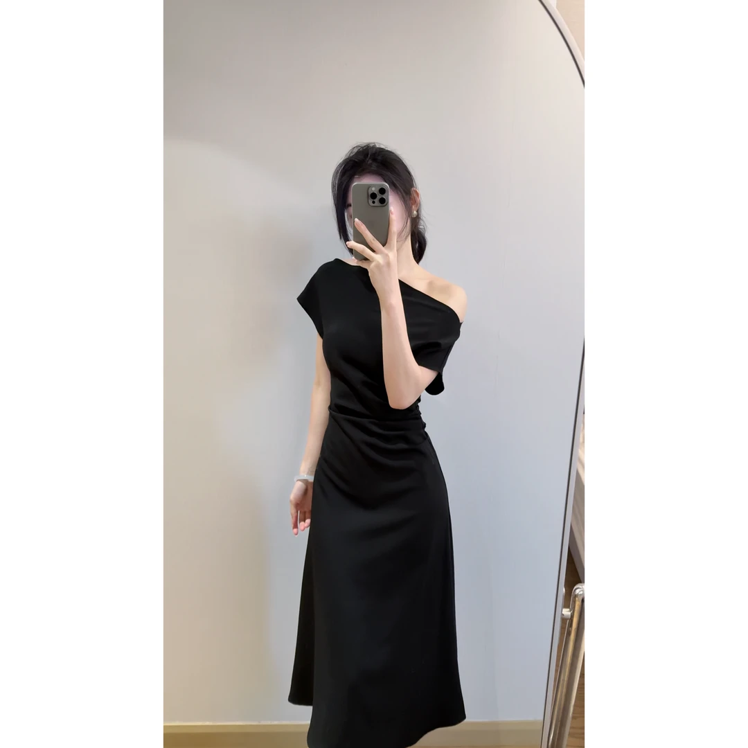 【赫本之影】极简赫本风一字肩抽褶不对称袖口收腰连衣裙