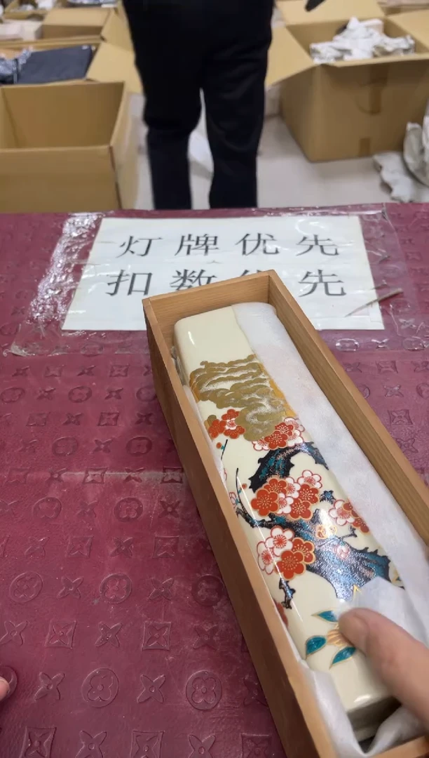 瓶默认微瑕，no退no换，介意勿拍