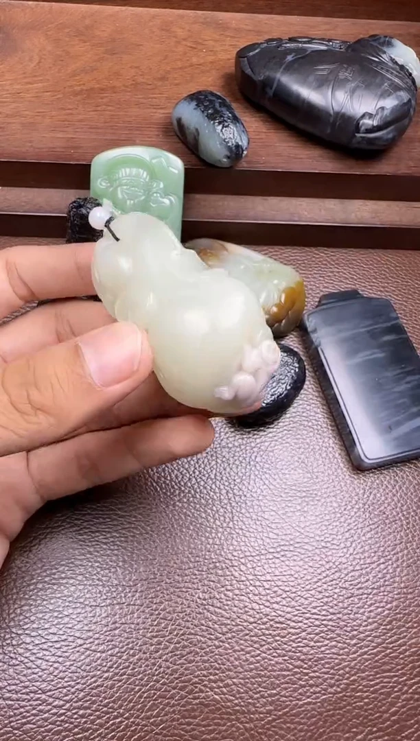 未镶嵌和田玉挂件和田玉马