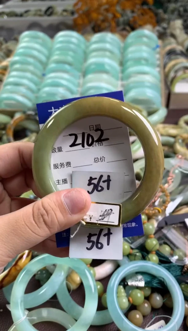 【闪购商品】蛇纹石玉手镯未镶嵌2102