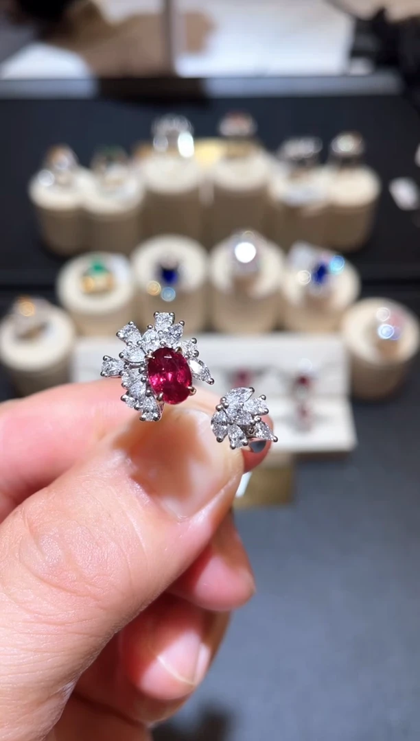红宝石戒指18K金镶嵌1.14ct