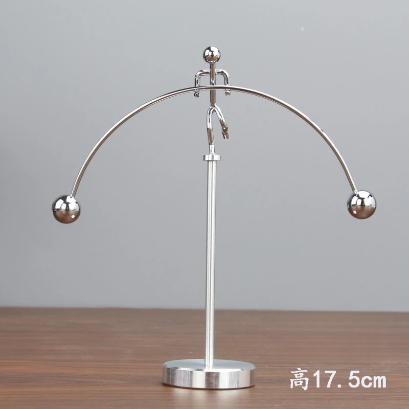 办公室铁人不倒翁装饰牛顿平衡摆减压玩具桌上不倒翁创意摆件礼物