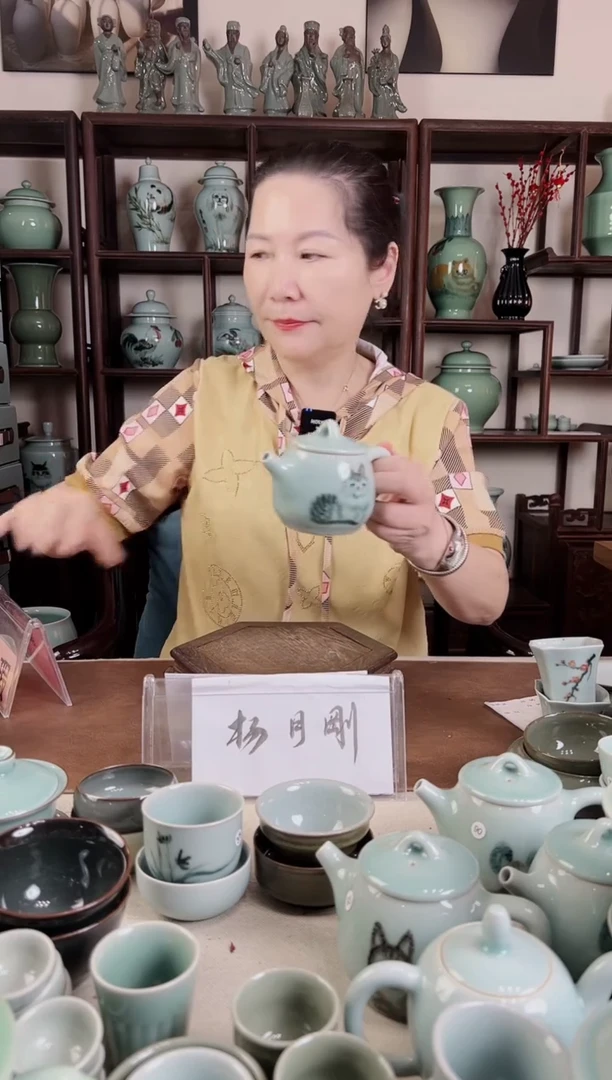 釉中彩 猫画 壶 L