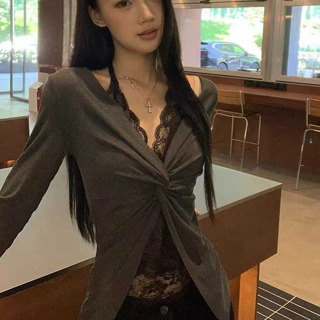 2025新款法式高级设计感假两件长袖带杯纯欲蕾丝修身显瘦打底上衣