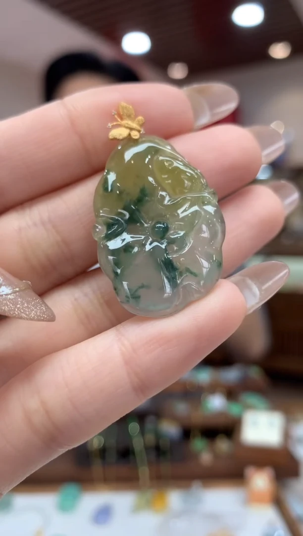 【闪购商品】翡翠吊坠(不含链)18K金镶嵌荷叶鱼