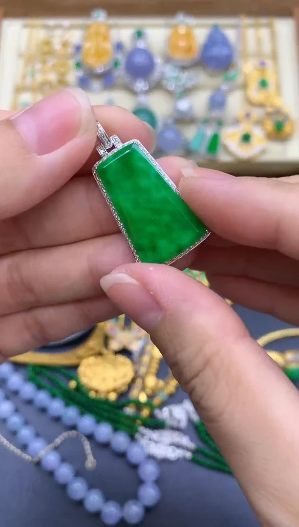颈饰18K金镶嵌翡翠188  -中国好珍宝
