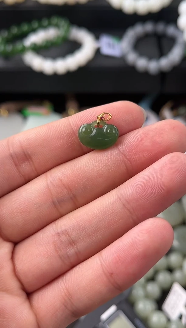 【闪购商品】和田玉吊坠未镶嵌俄碧吊坠微色差