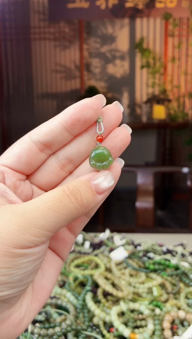 和田玉未镶嵌颈饰拍一发一