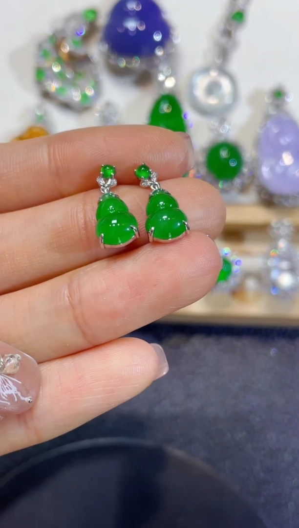 颈饰18K金镶嵌翡翠团购45