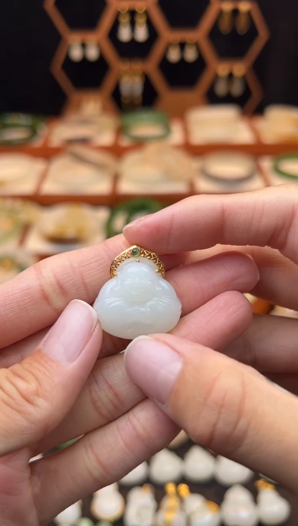 18K金镶嵌和田玉挂件福利