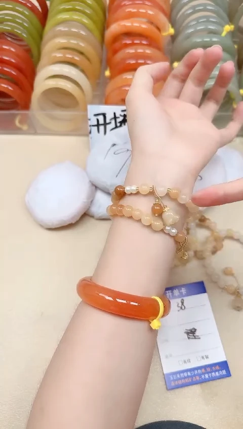 未镶嵌手镯石英质玉/黄龙手串