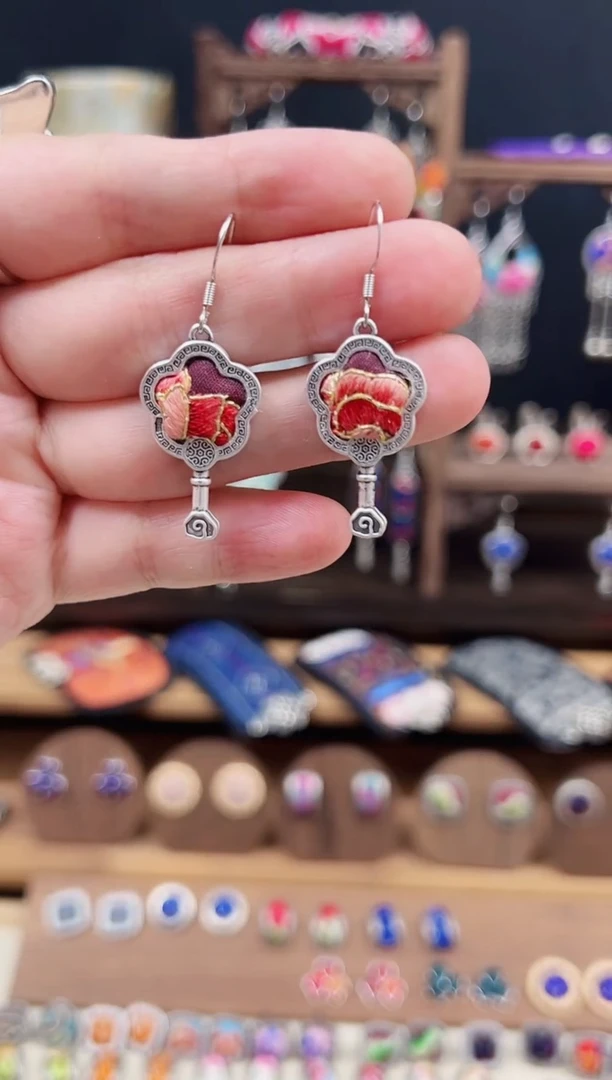 织绣非遗手作饰品