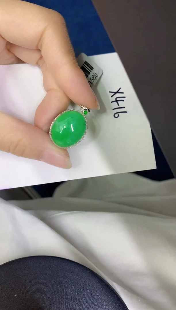 颈饰18K金镶嵌翡翠缅甸天然翡翠A货