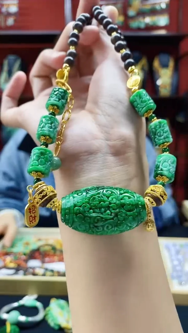 颈饰未镶嵌翡翠吊坠