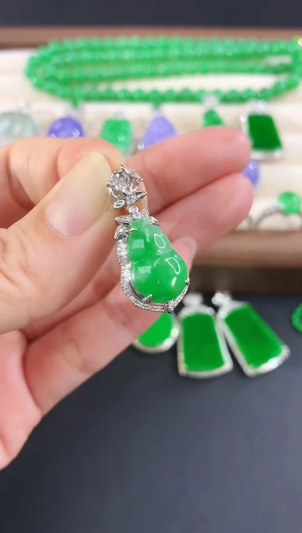 吊坠(不含链)18K金镶嵌翡翠31|2980