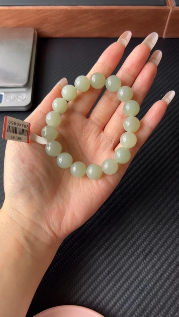 手串未镶嵌和田玉且末微色差近矿卡12S